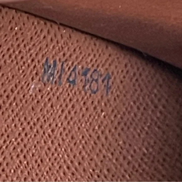 Authentic and rare Louis Vuitton Monogram Zippy Compact Wallet - Picture 12 of 12